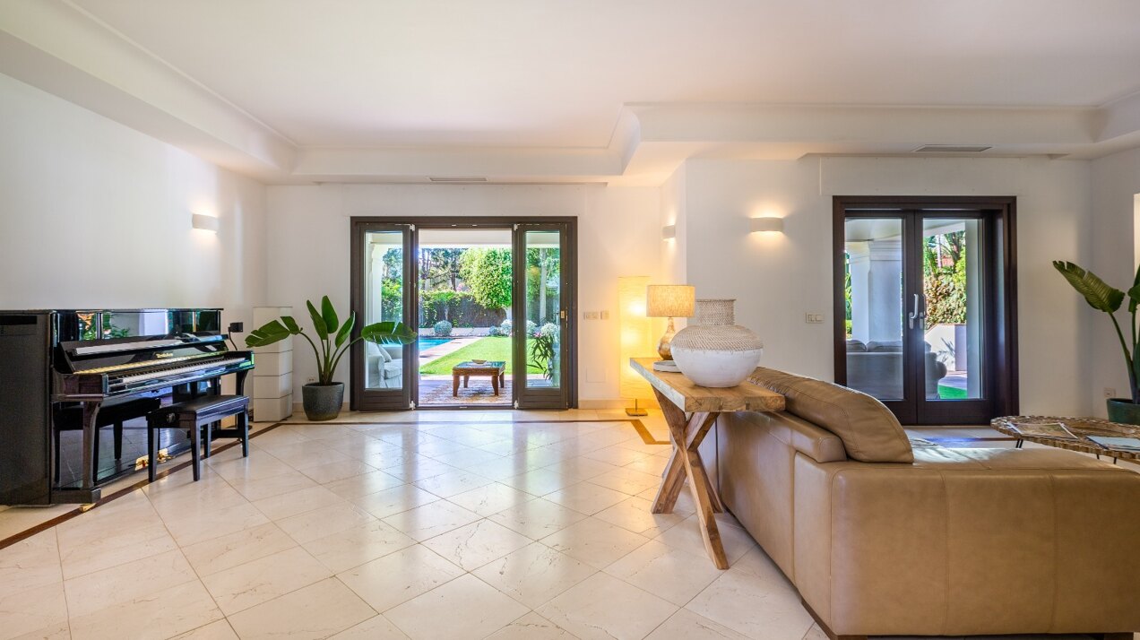 Elegant and refined, this 6 bed villa offers unparalleled luxury together with peace and privacy