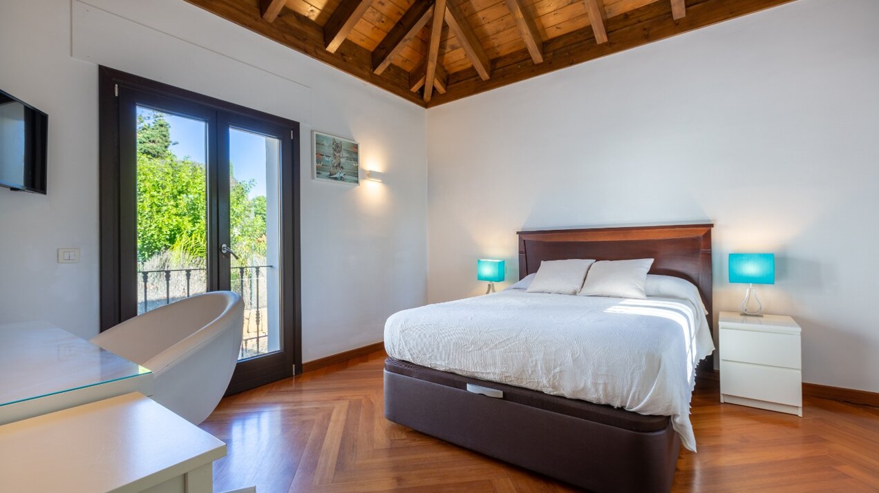 Elegant and refined, this 6 bed villa offers unparalleled luxury together with peace and privacy