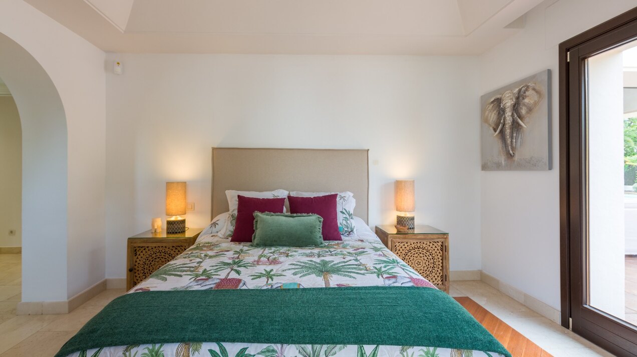 Elegant and refined, this 6 bed villa offers unparalleled luxury together with peace and privacy