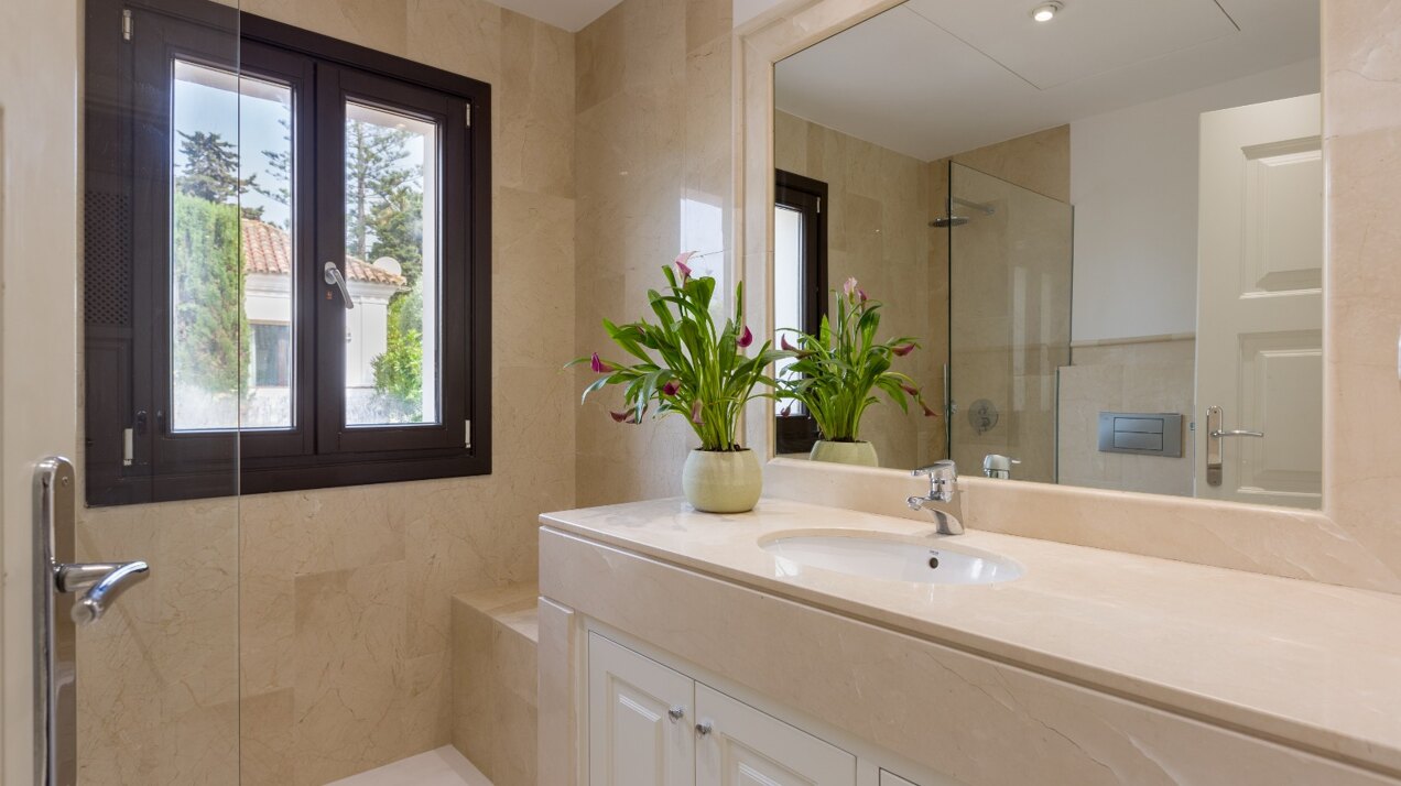 Elegant and refined, this 6 bed villa offers unparalleled luxury together with peace and privacy