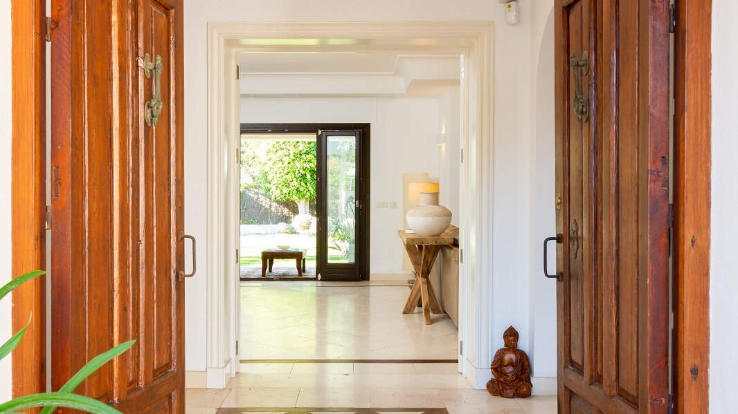 Elegant and refined, this 6 bed villa offers unparalleled luxury together with peace and privacy