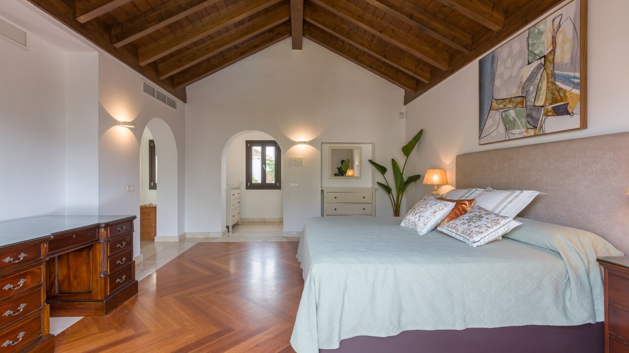 Elegant and refined, this 6 bed villa offers unparalleled luxury together with peace and privacy