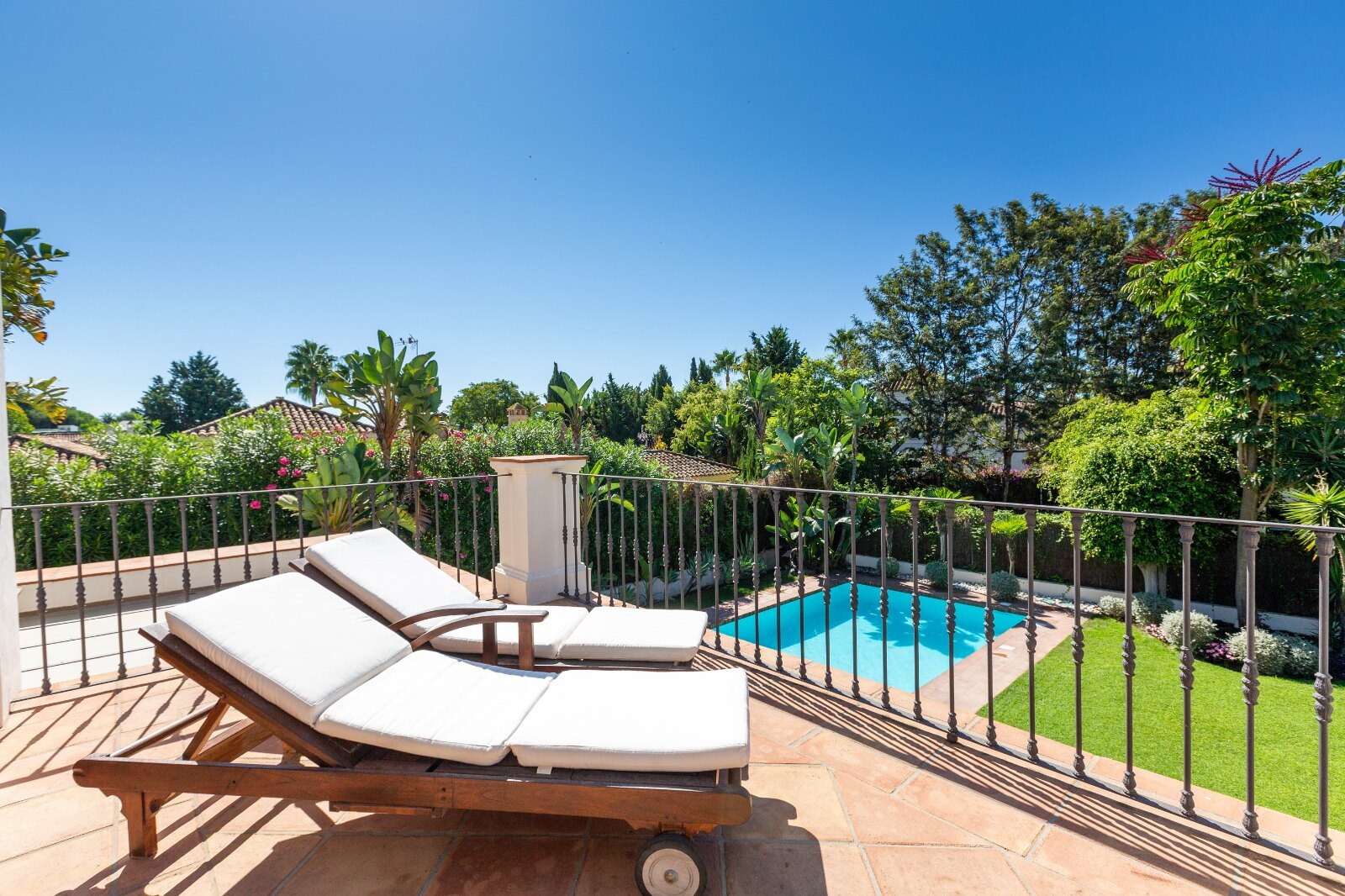 Elegant and refined, this 6 bed villa offers unparalleled luxury together with peace and privacy