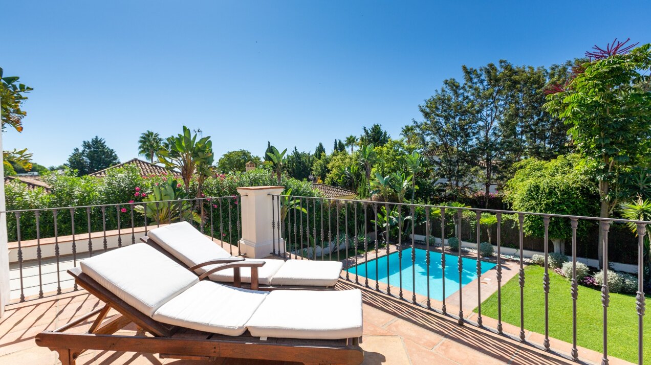 Elegant and refined, this 6 bed villa offers unparalleled luxury together with peace and privacy