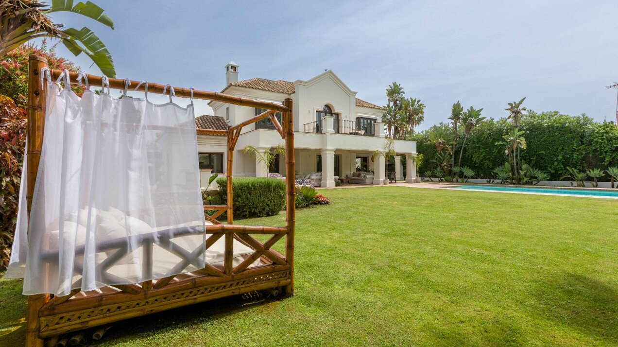 Elegant and refined, this 6 bed villa offers unparalleled luxury together with peace and privacy