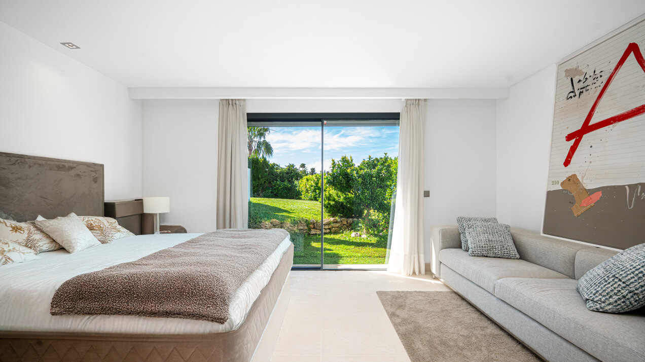 Recently renovated 5 bed villa in Nueva Andalucia epitomises elegance, grace and stunning views