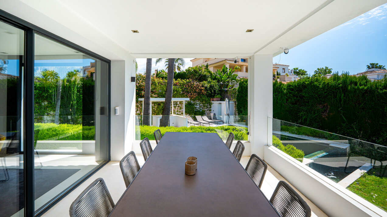Recently renovated 5 bed villa in Nueva Andalucia epitomises elegance, grace and stunning views