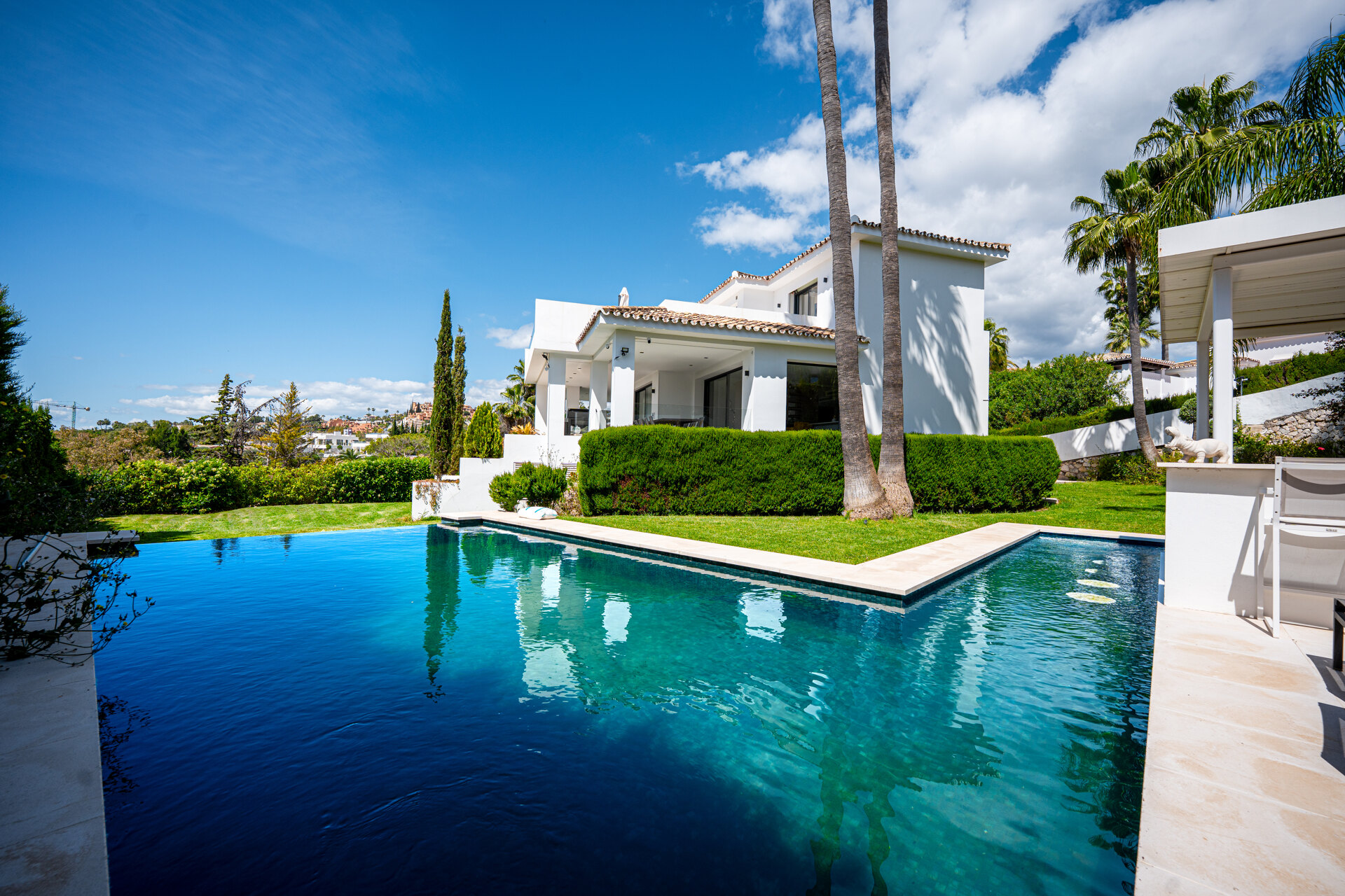 Recently renovated 5 bed villa in Nueva Andalucia epitomises elegance, grace and stunning views