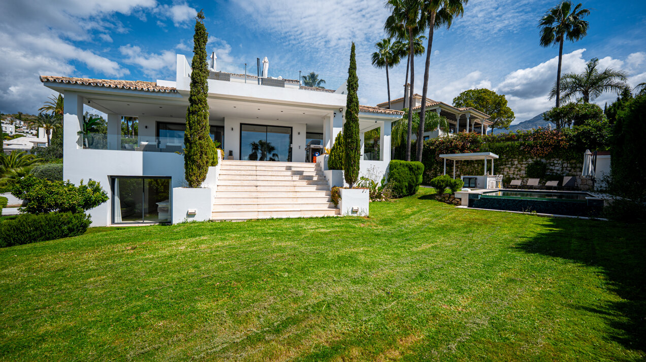 Recently renovated 5 bed villa in Nueva Andalucia epitomises elegance, grace and stunning views