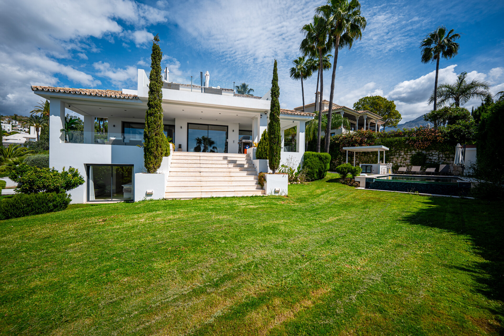 Recently renovated 5 bed villa in Nueva Andalucia epitomises elegance, grace and stunning views