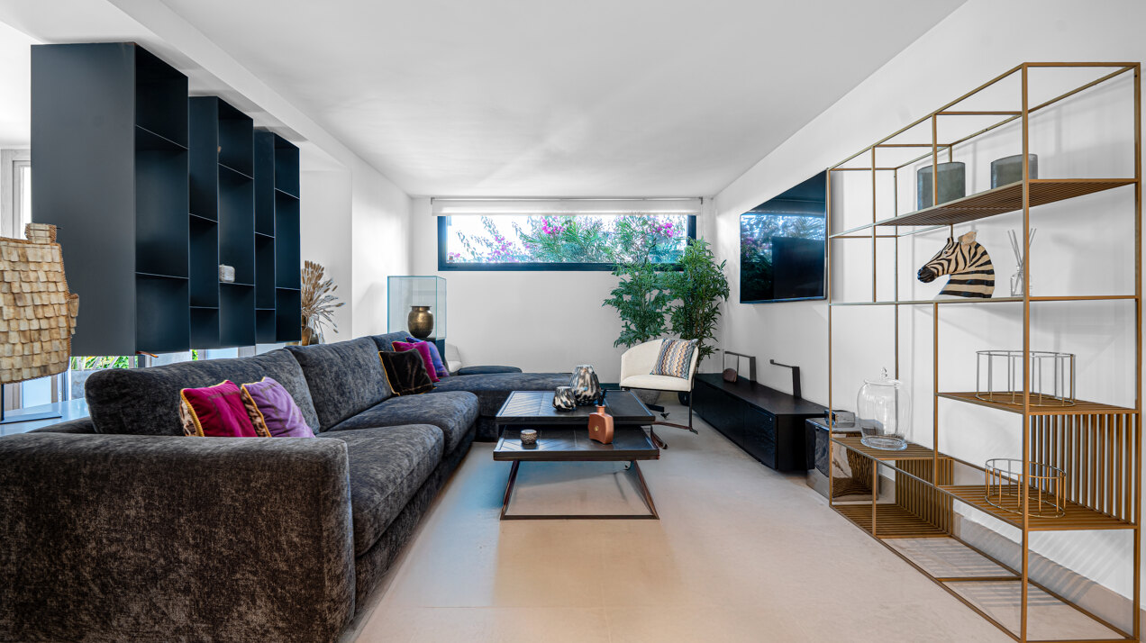 Recently renovated 5 bed villa in Nueva Andalucia epitomises elegance, grace and stunning views