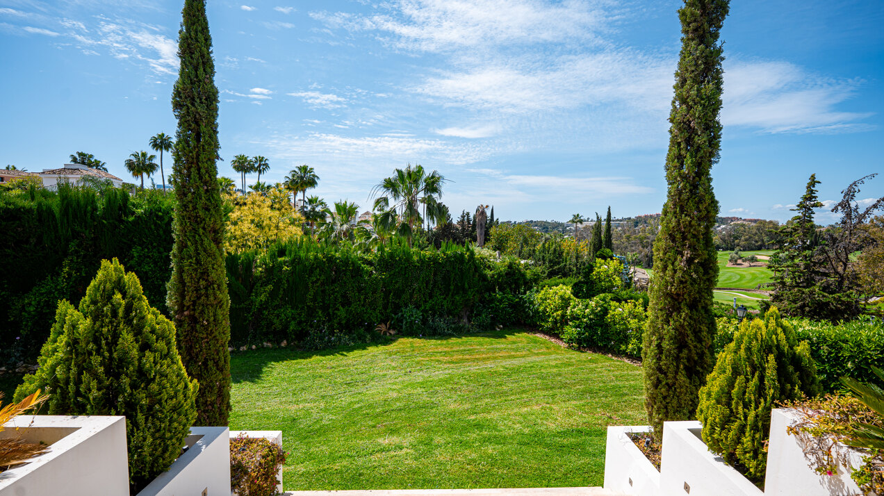 Recently renovated 5 bed villa in Nueva Andalucia epitomises elegance, grace and stunning views