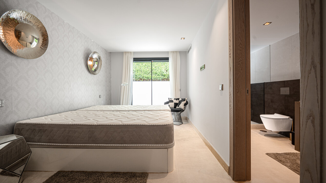 Recently renovated 5 bed villa in Nueva Andalucia epitomises elegance, grace and stunning views