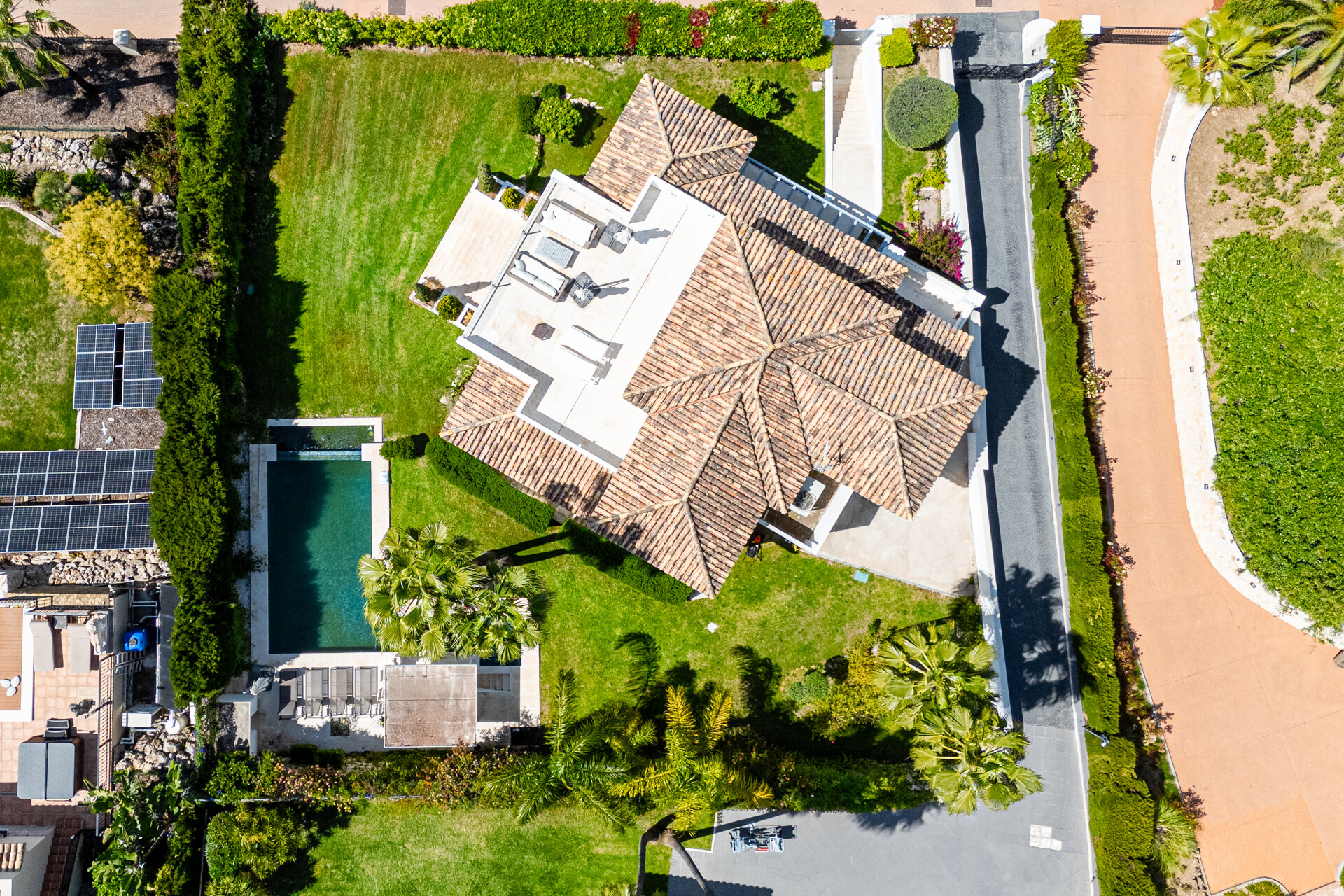Recently renovated 5 bed villa in Nueva Andalucia epitomises elegance, grace and stunning views