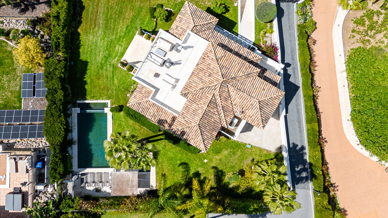 Recently renovated 5 bed villa in Nueva Andalucia epitomises elegance, grace and stunning views