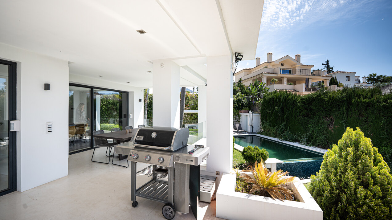 Recently renovated 5 bed villa in Nueva Andalucia epitomises elegance, grace and stunning views