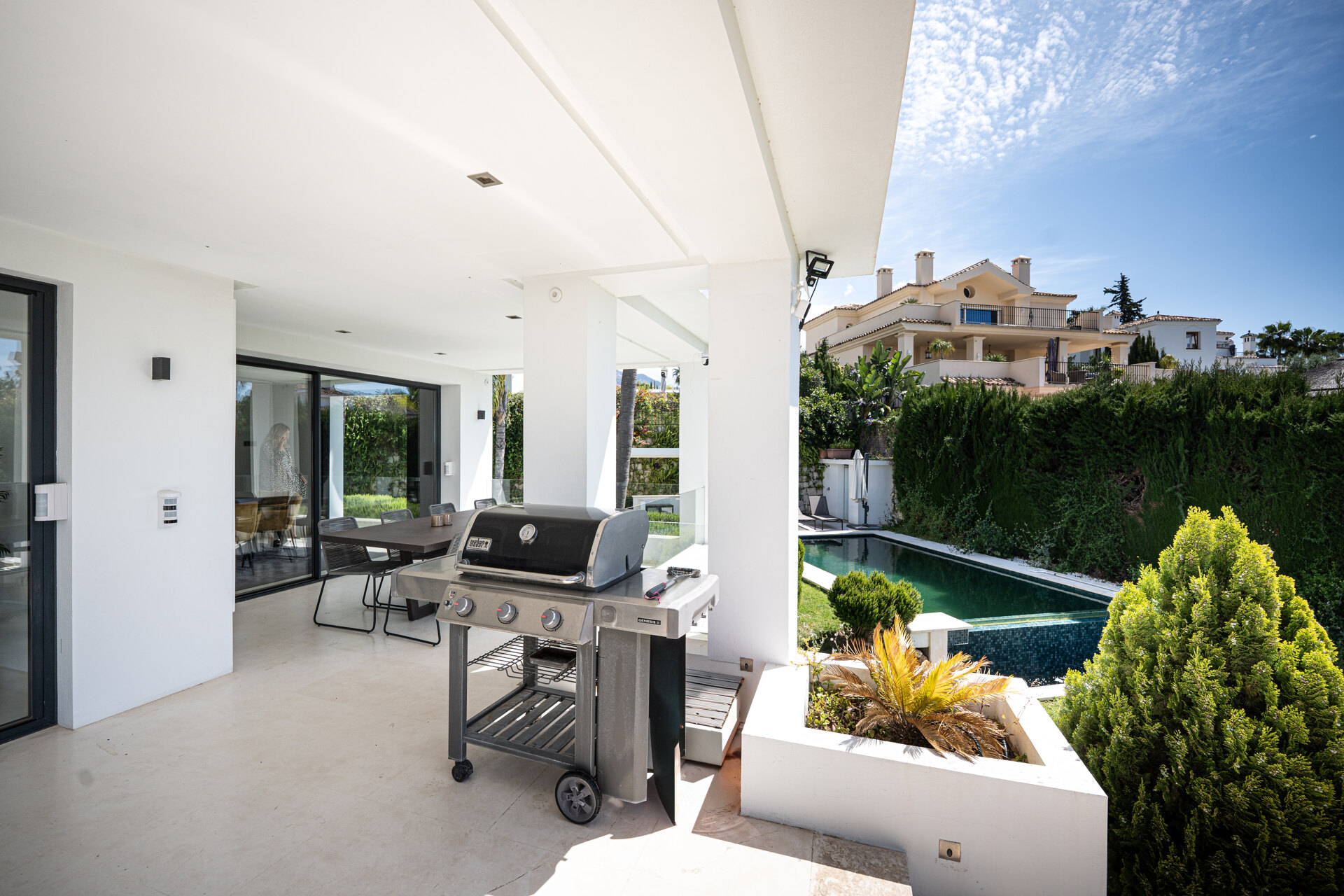 Recently renovated 5 bed villa in Nueva Andalucia epitomises elegance, grace and stunning views