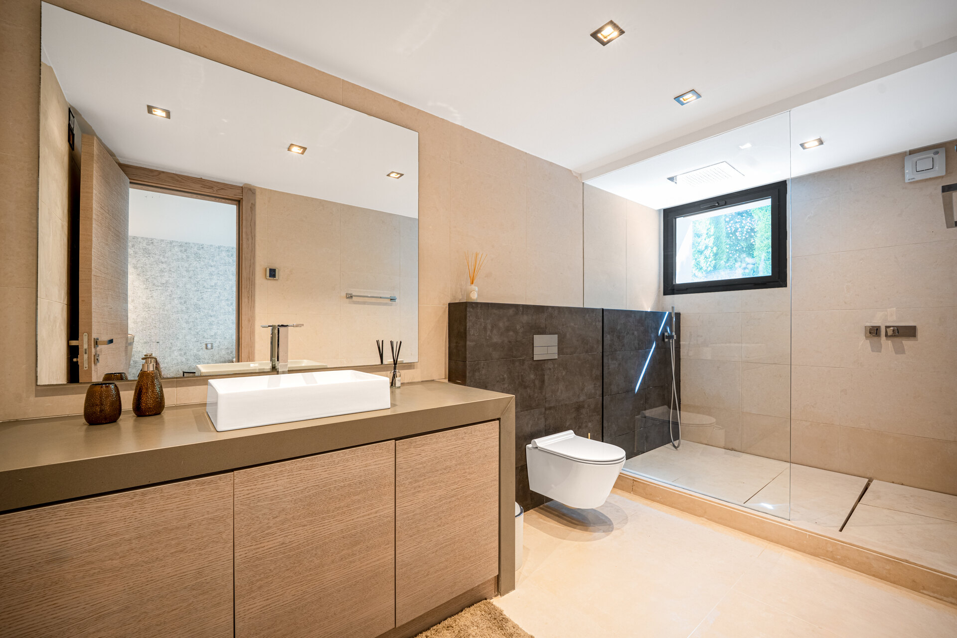 Recently renovated 5 bed villa in Nueva Andalucia epitomises elegance, grace and stunning views