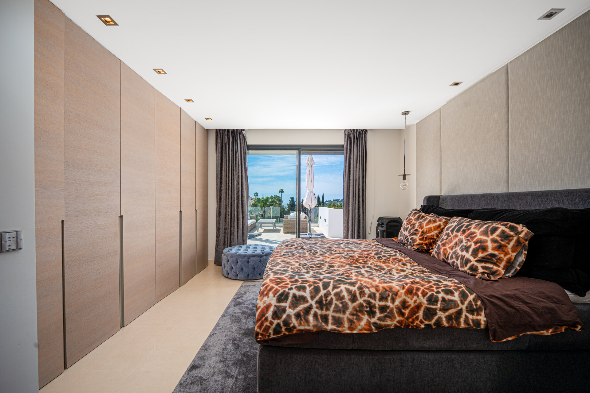 Recently renovated 5 bed villa in Nueva Andalucia epitomises elegance, grace and stunning views