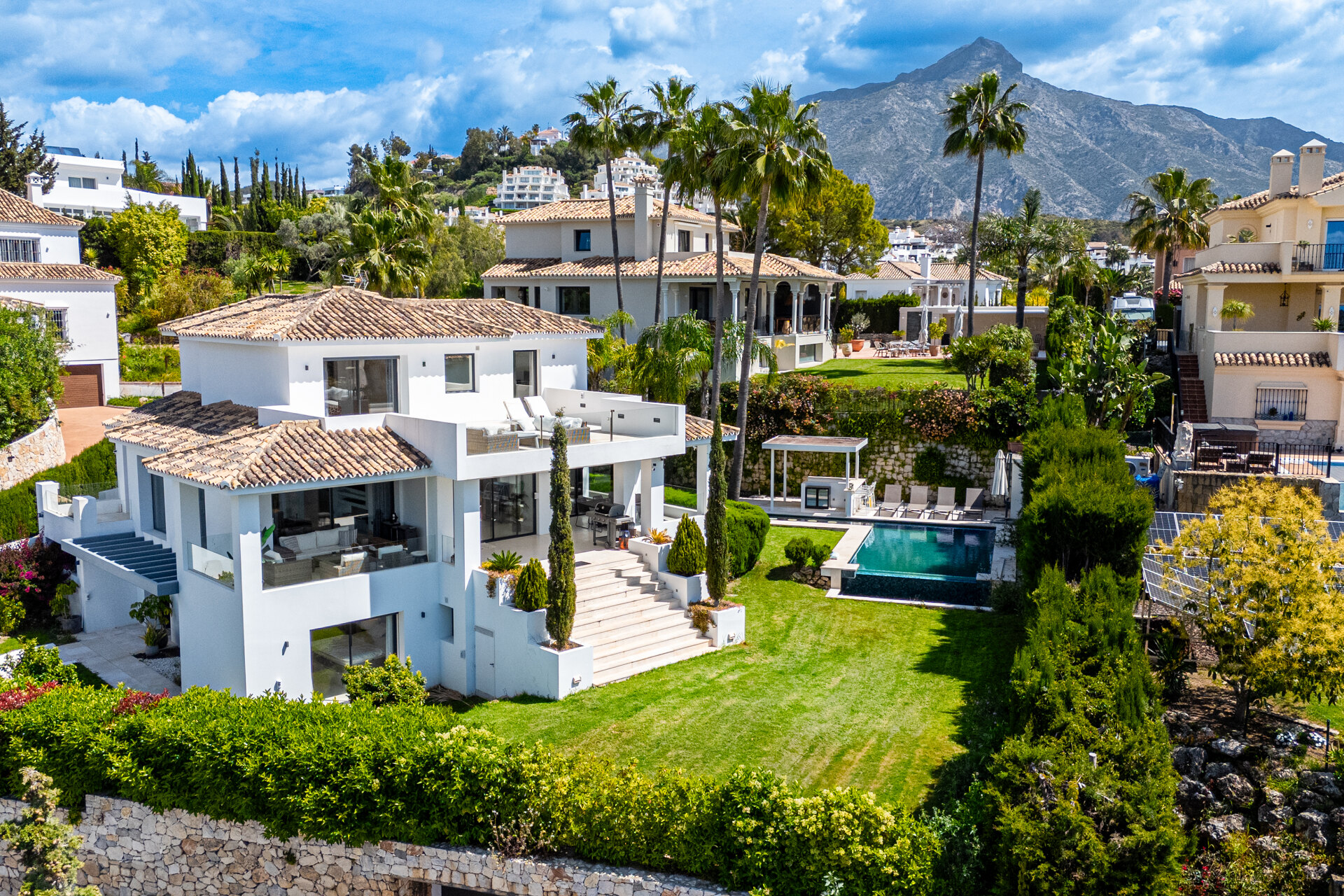 Recently renovated 5 bed villa in Nueva Andalucia epitomises elegance, grace and stunning views