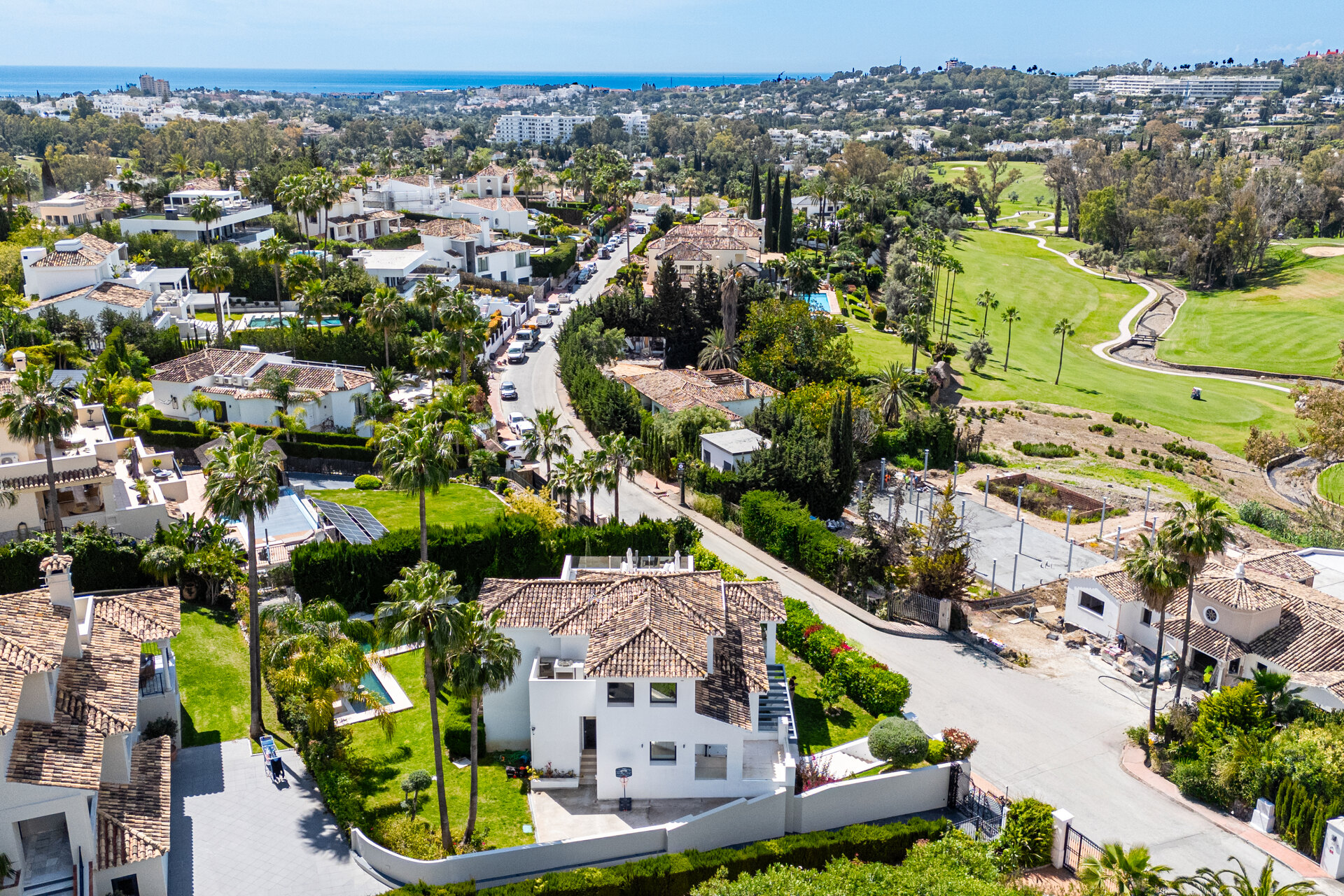 Recently renovated 5 bed villa in Nueva Andalucia epitomises elegance, grace and stunning views