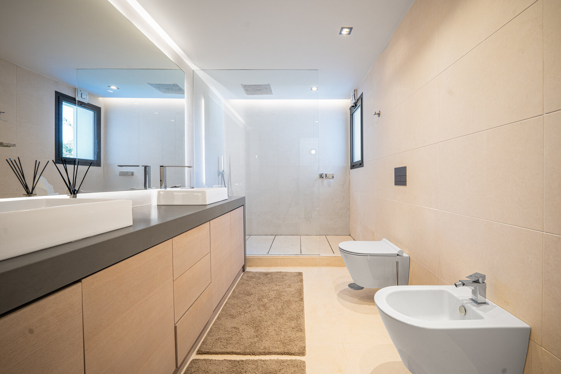 Recently renovated 5 bed villa in Nueva Andalucia epitomises elegance, grace and stunning views