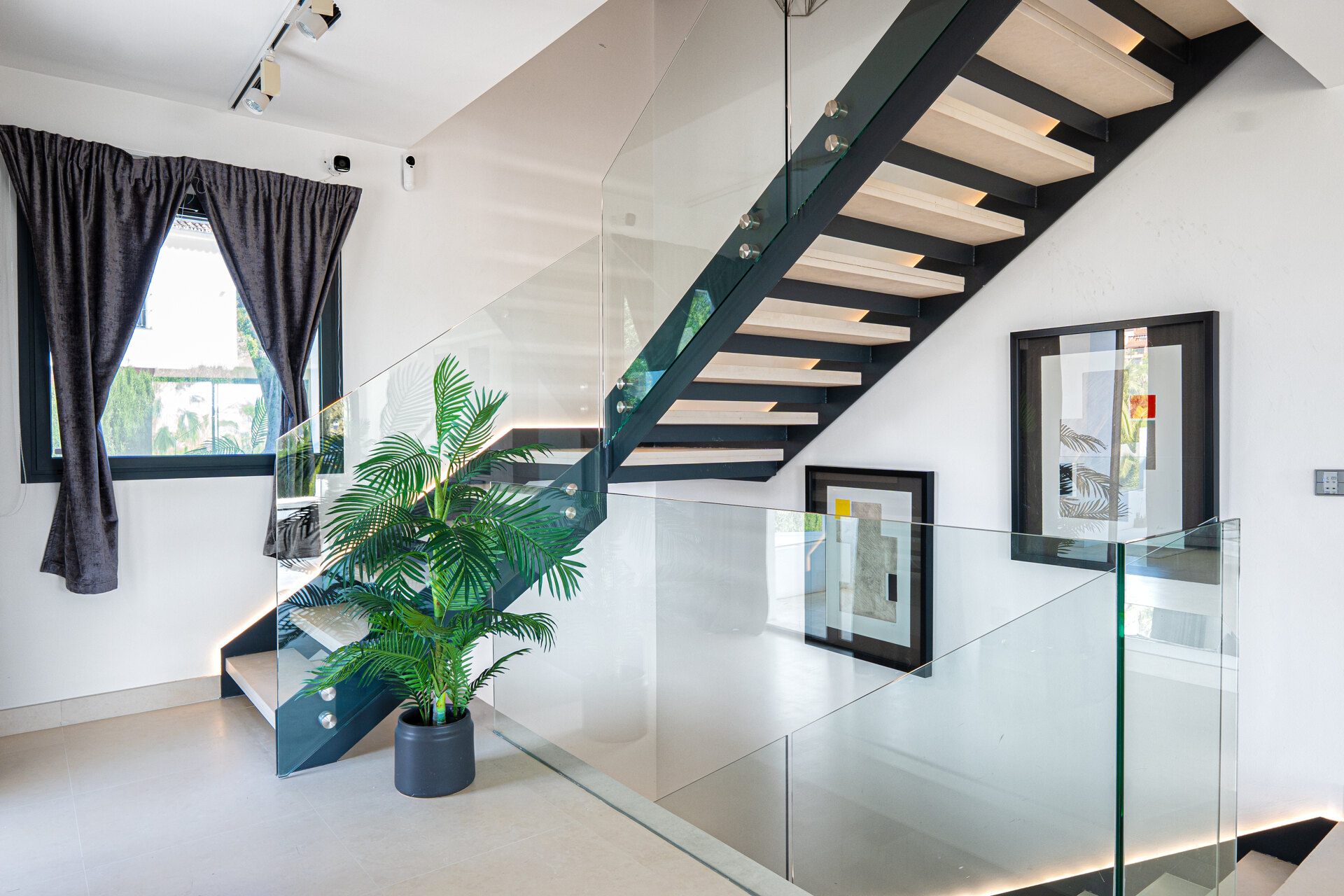 Recently renovated 5 bed villa in Nueva Andalucia epitomises elegance, grace and stunning views