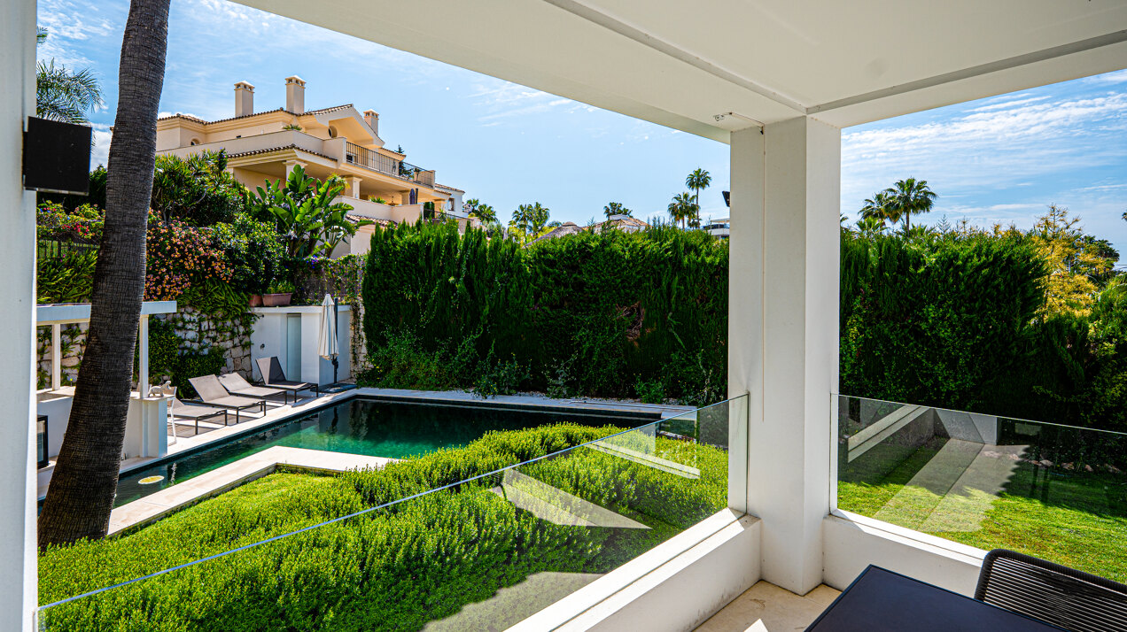 Recently renovated 5 bed villa in Nueva Andalucia epitomises elegance, grace and stunning views