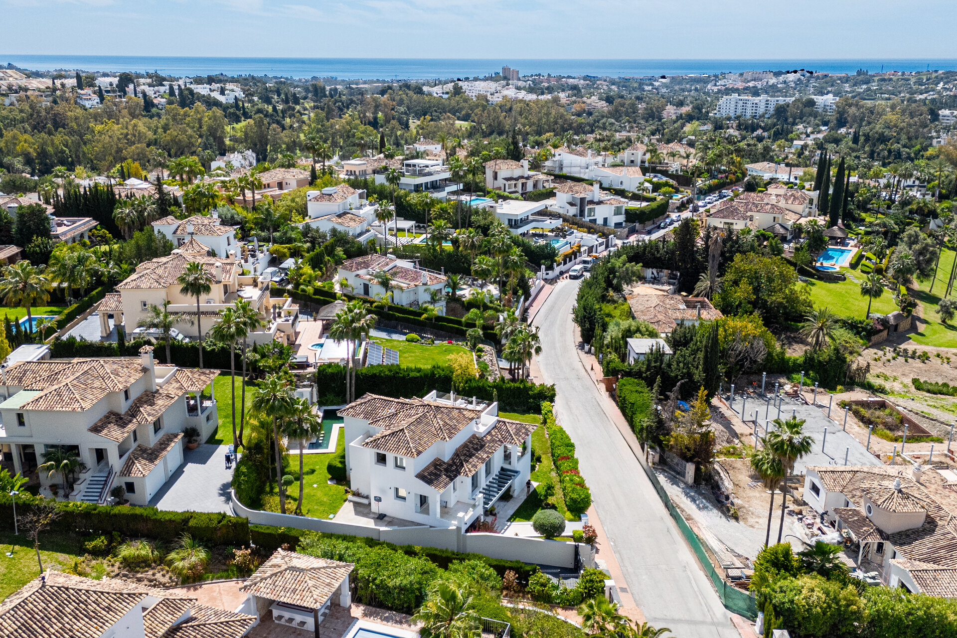 Recently renovated 5 bed villa in Nueva Andalucia epitomises elegance, grace and stunning views