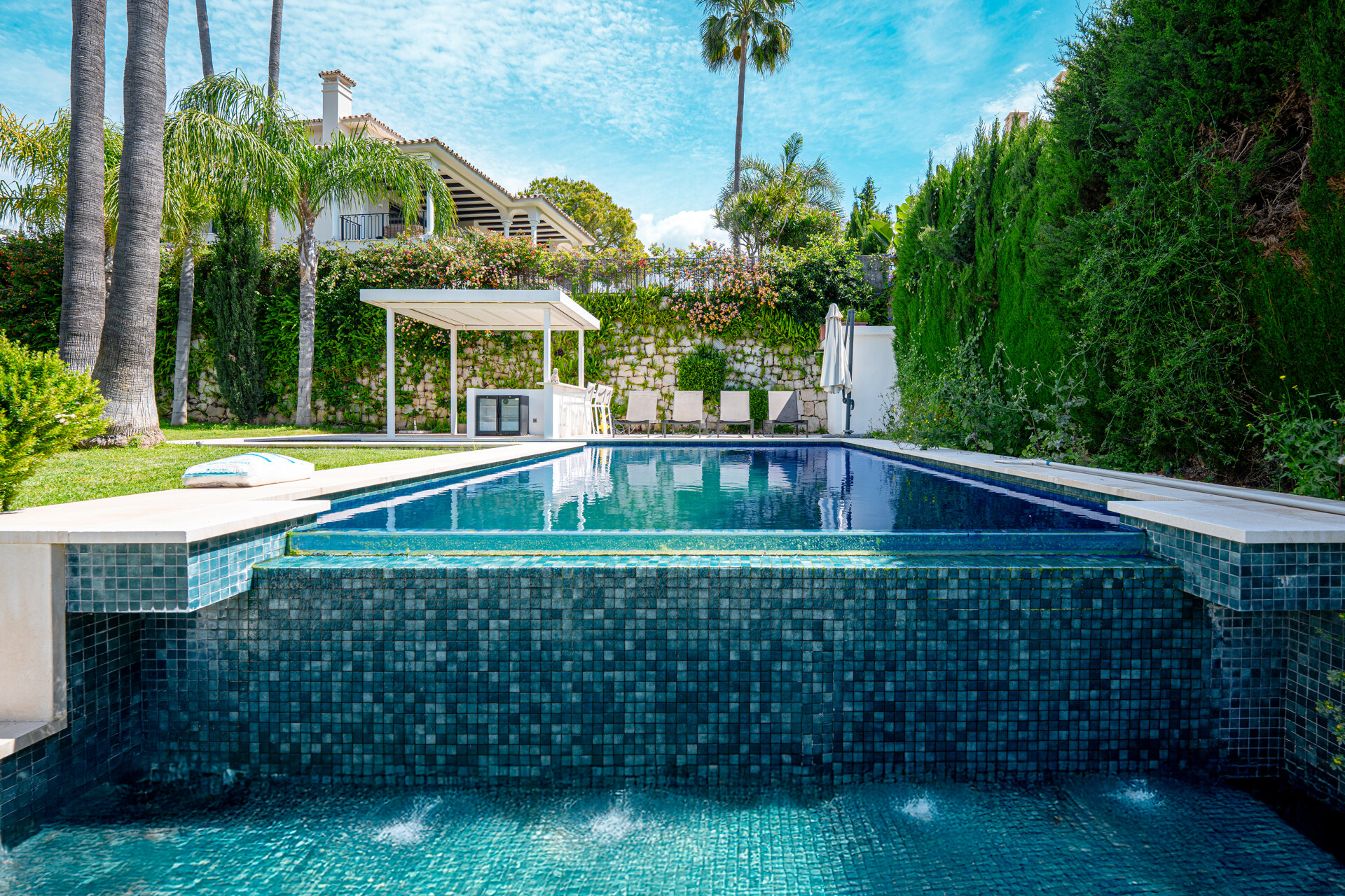 Recently renovated 5 bed villa in Nueva Andalucia epitomises elegance, grace and stunning views
