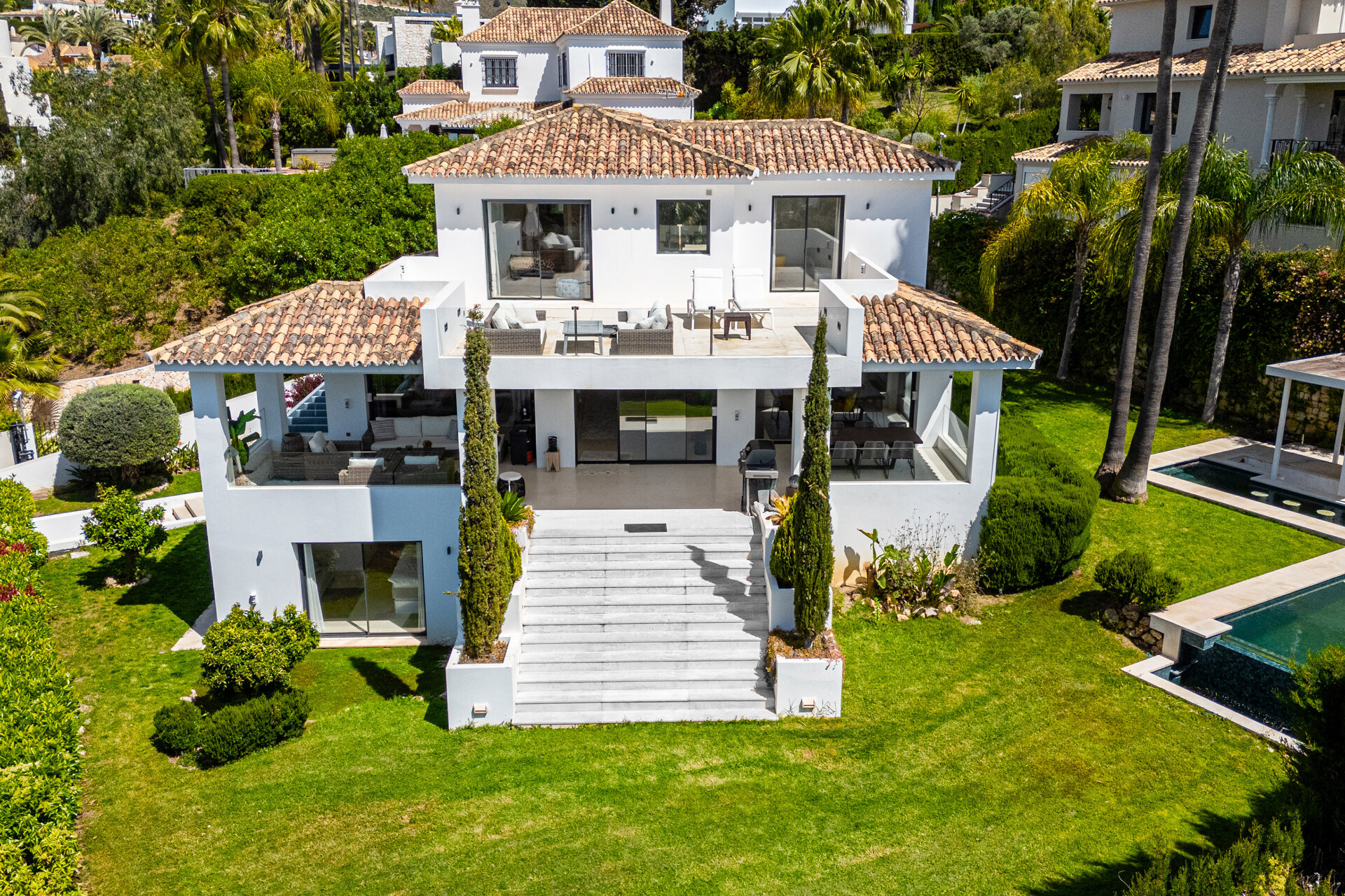 Recently renovated 5 bed villa in Nueva Andalucia epitomises elegance, grace and stunning views