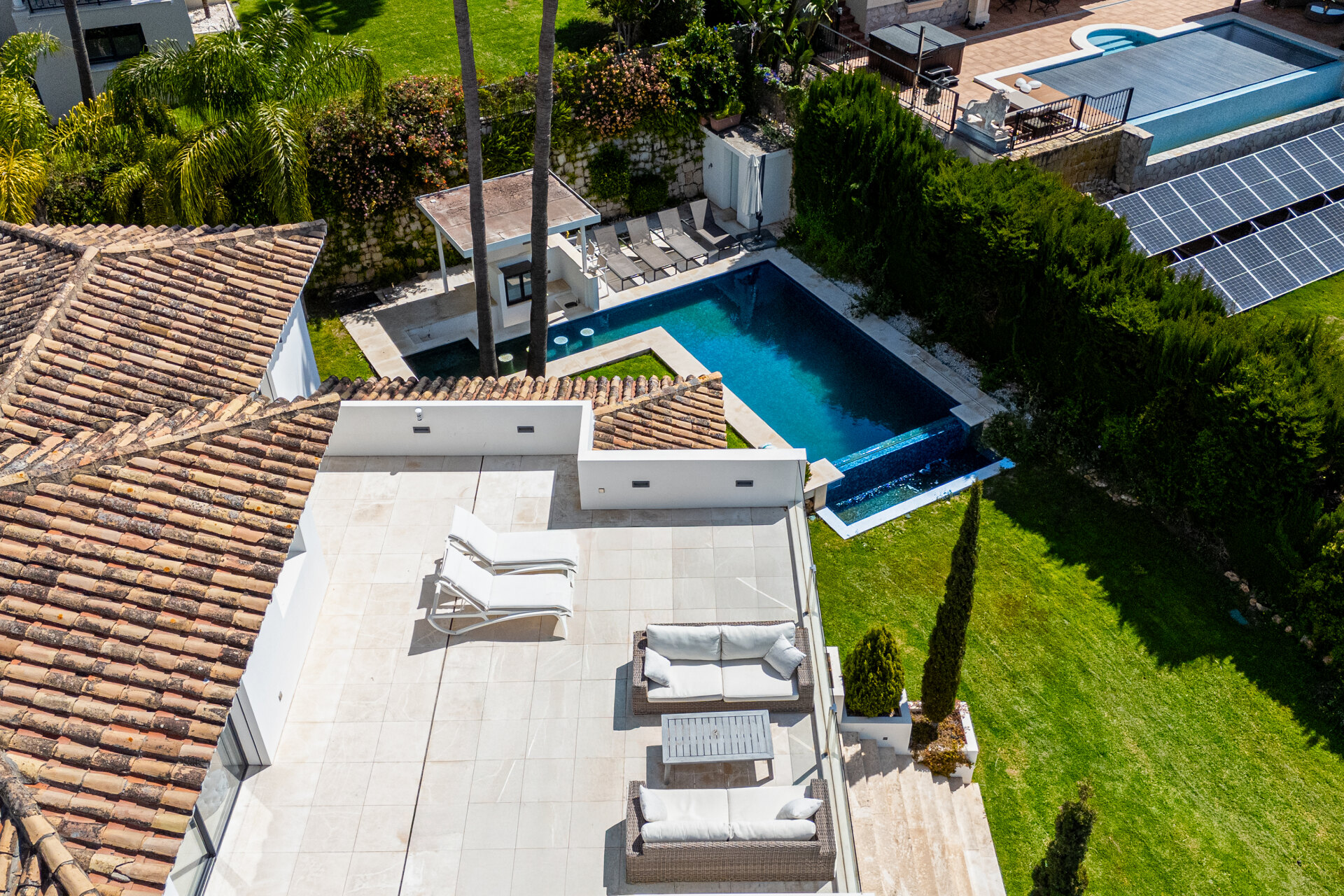 Recently renovated 5 bed villa in Nueva Andalucia epitomises elegance, grace and stunning views