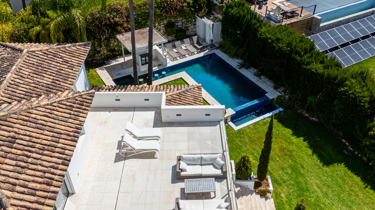 Recently renovated 5 bed villa in Nueva Andalucia epitomises elegance, grace and stunning views