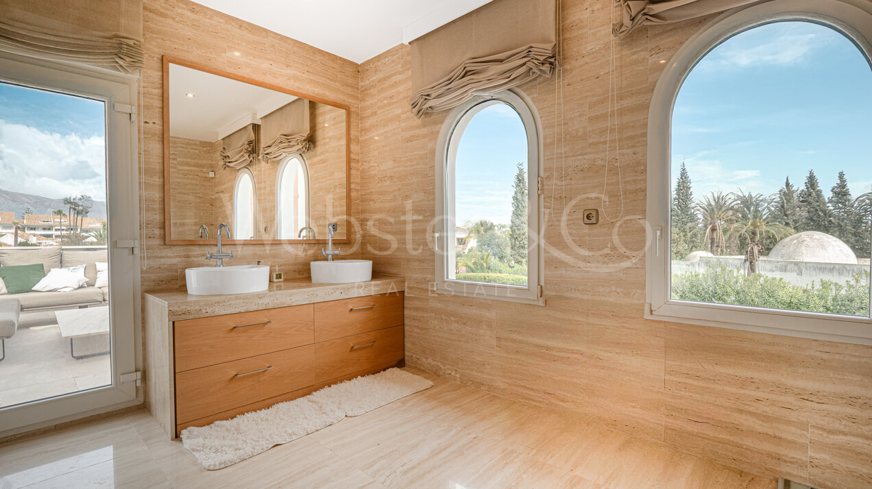 Villa Clara - Golf Front Home in Guadalmina Baja