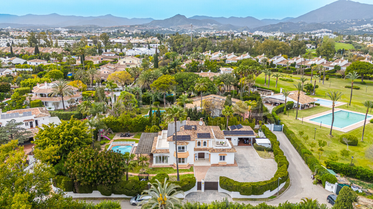 Villa Clara - Golf Front Home in Guadalmina Baja