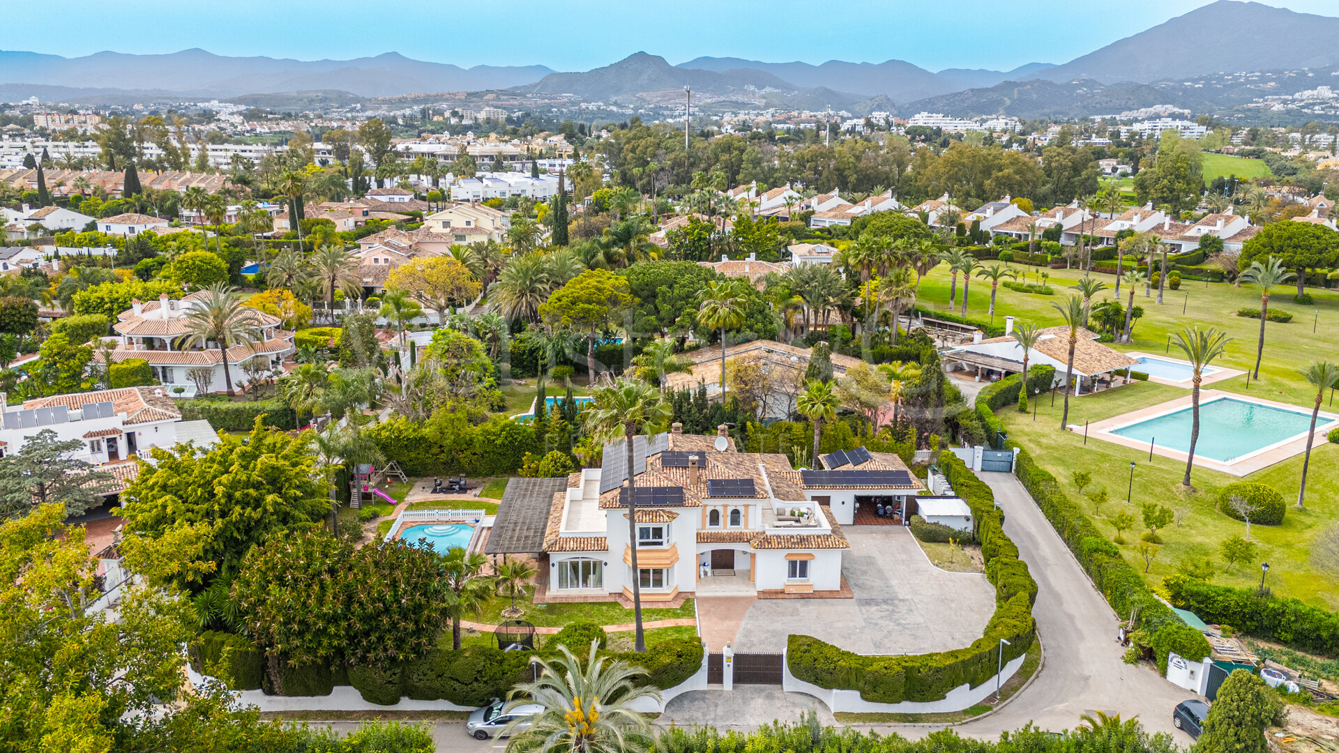 Villa Clara - Golf Front Home in Guadalmina Baja