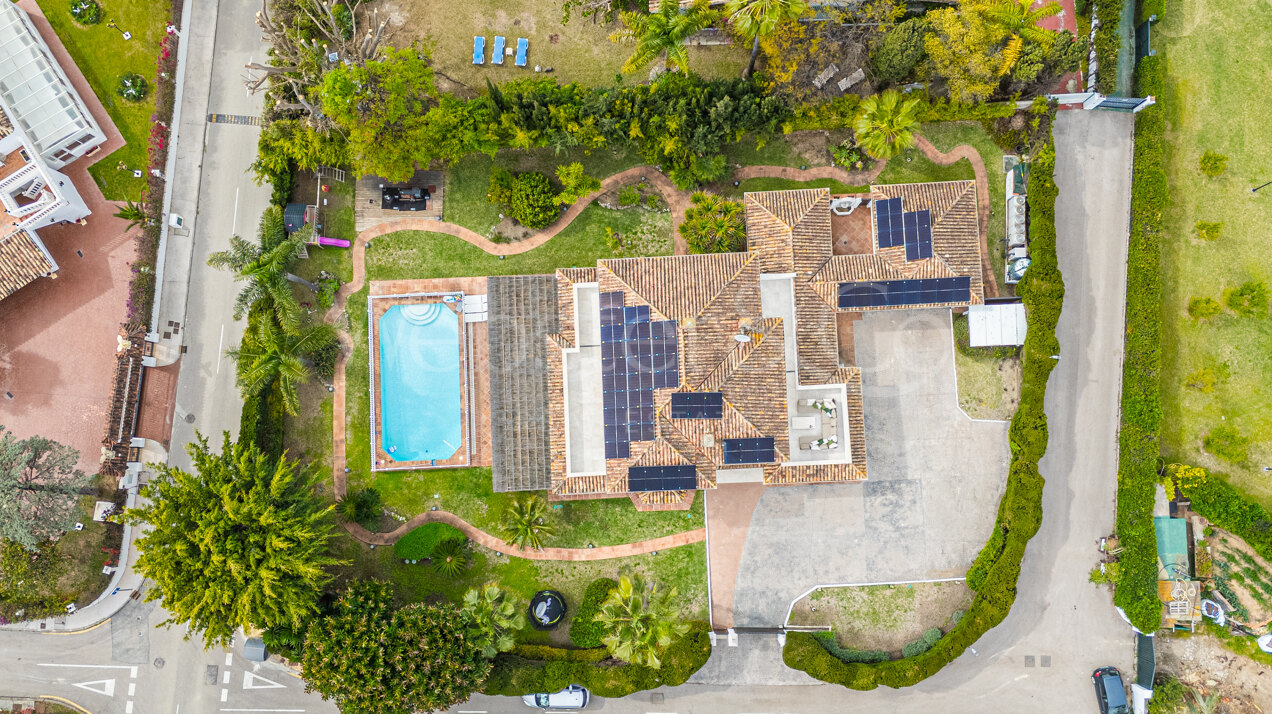 Villa Clara - Golf Front Home in Guadalmina Baja