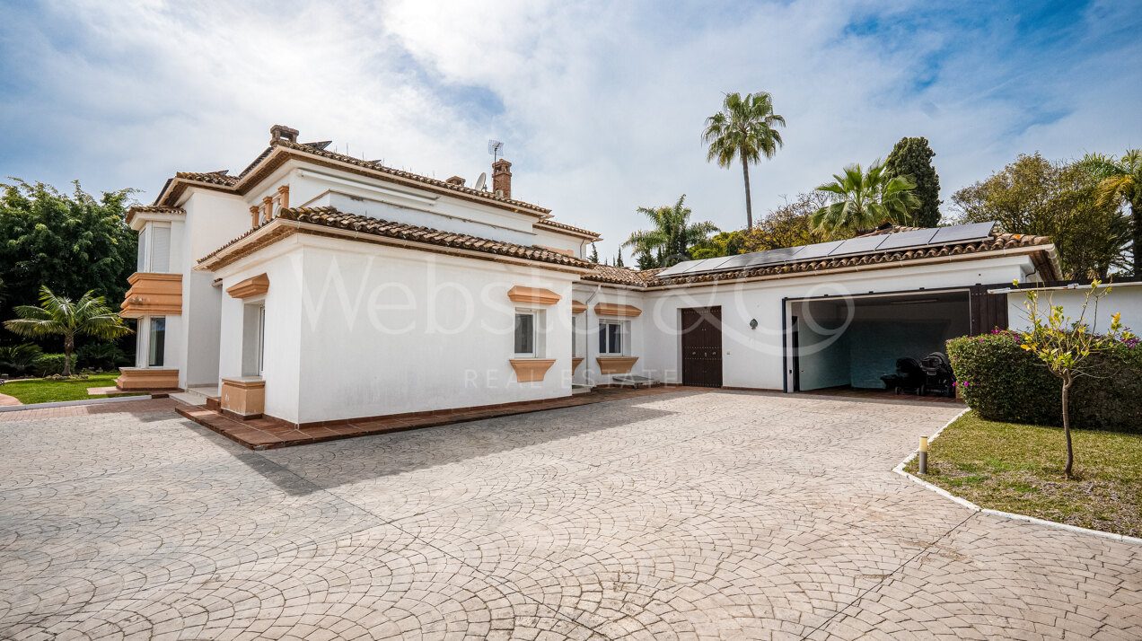 Villa Clara - Golf Front Home in Guadalmina Baja
