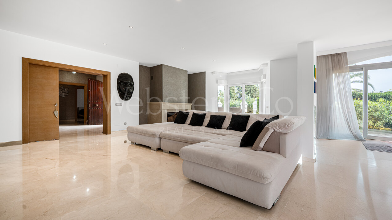 Villa Clara - Golf Front Home in Guadalmina Baja