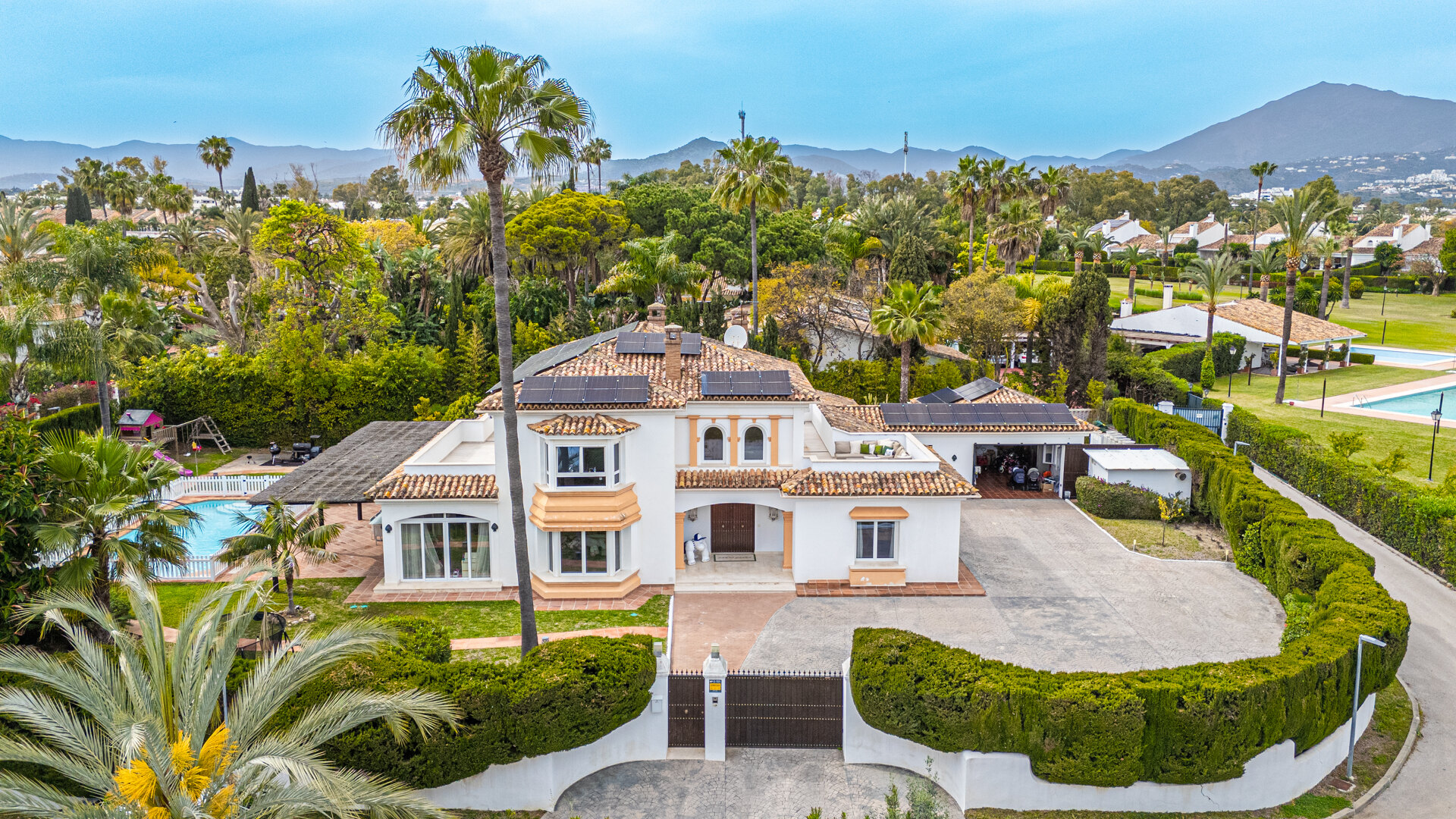 Villa Clara - Golf Front Home in Guadalmina Baja