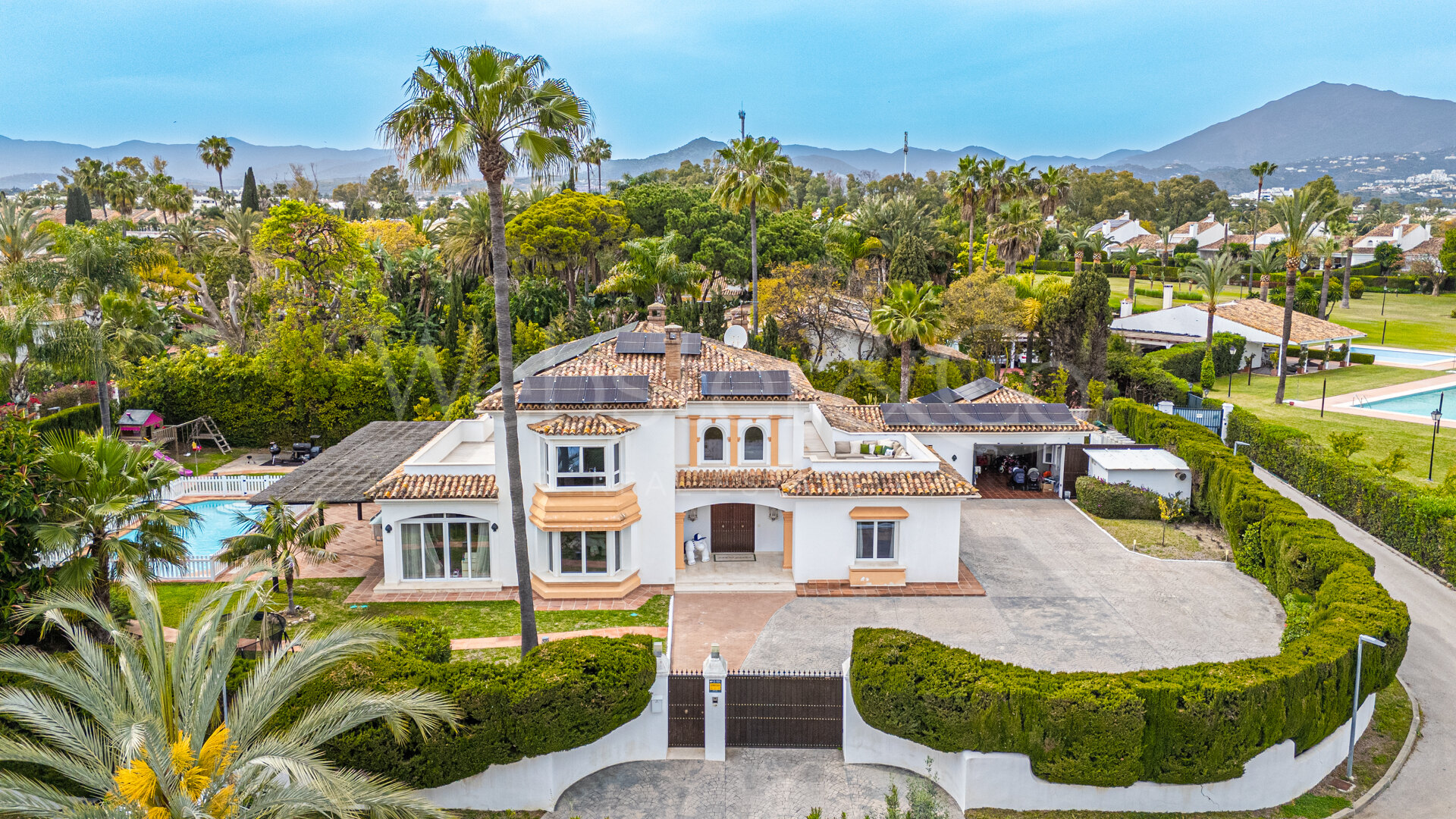 Villa Clara - Golf Front Home in Guadalmina Baja