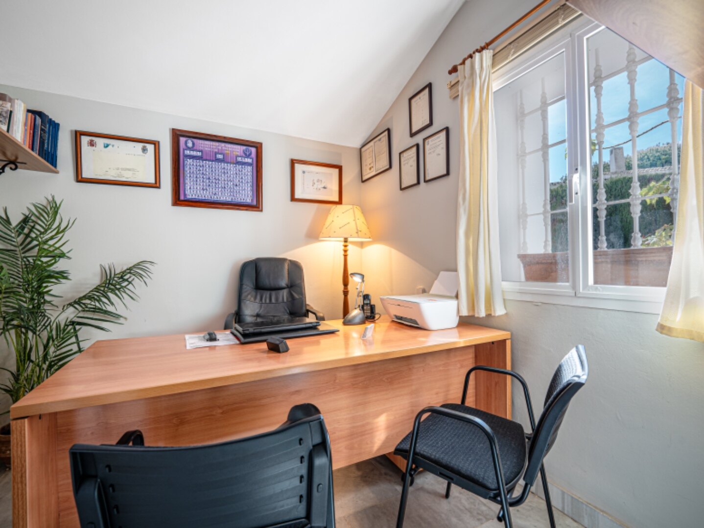 Light, tranquil and welcoming - this townhouse sits elegantly within its leafy Marbella enclave