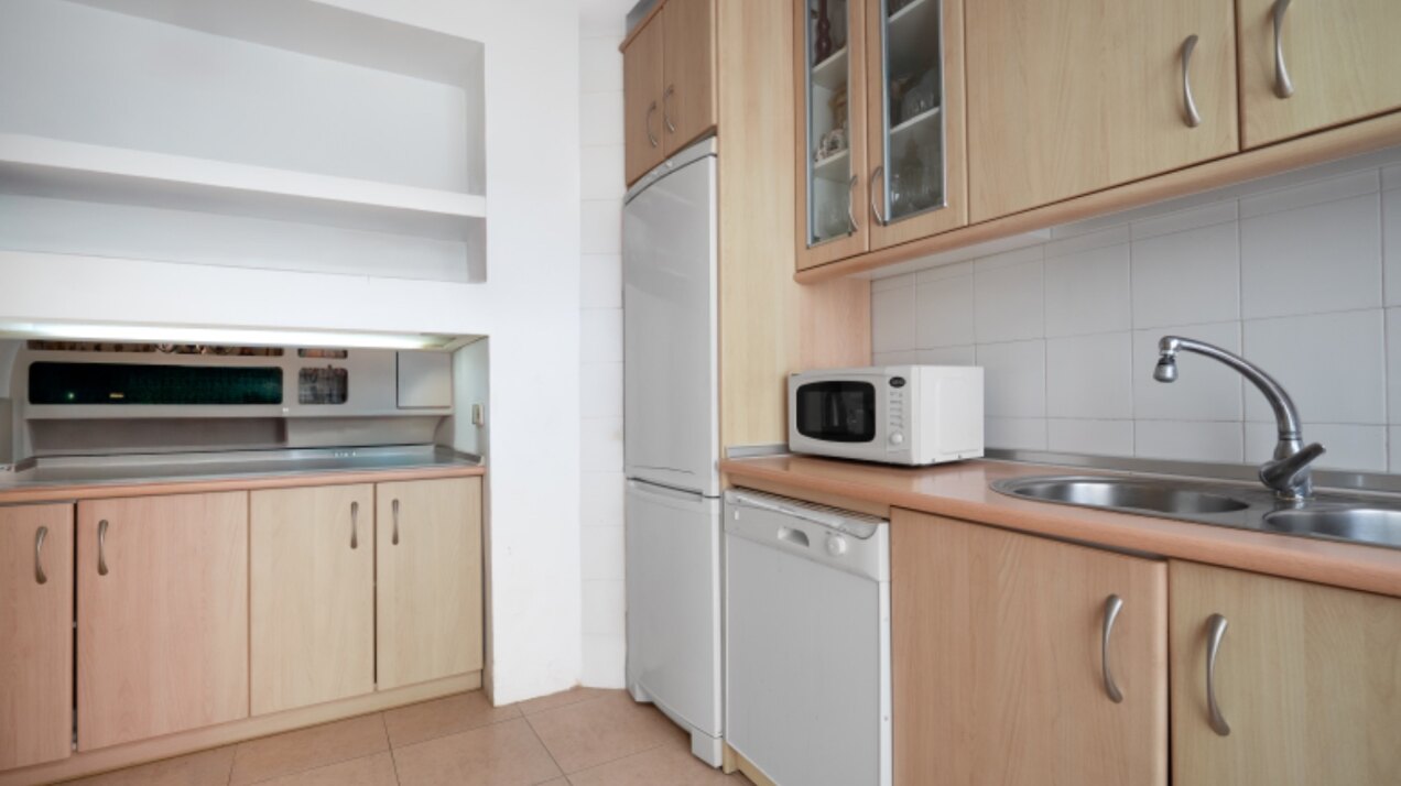 Light, tranquil and welcoming - this townhouse sits elegantly within its leafy Marbella enclave