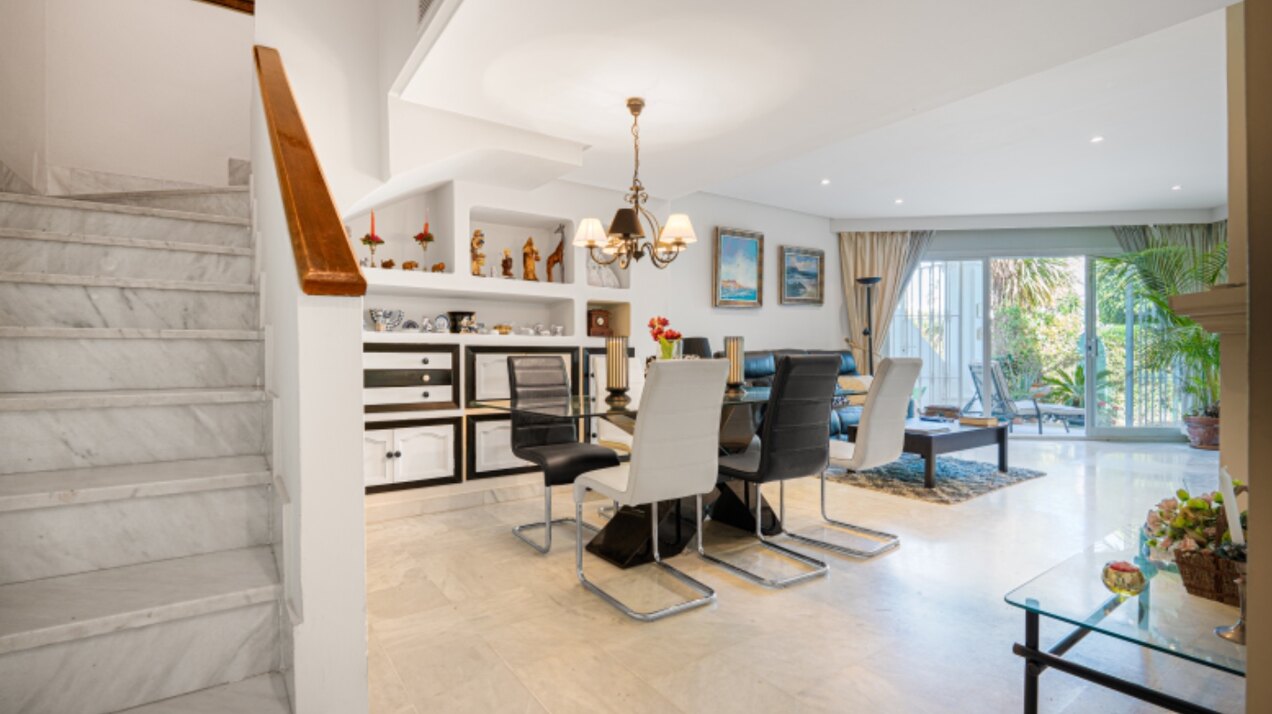 Light, tranquil and welcoming - this townhouse sits elegantly within its leafy Marbella enclave