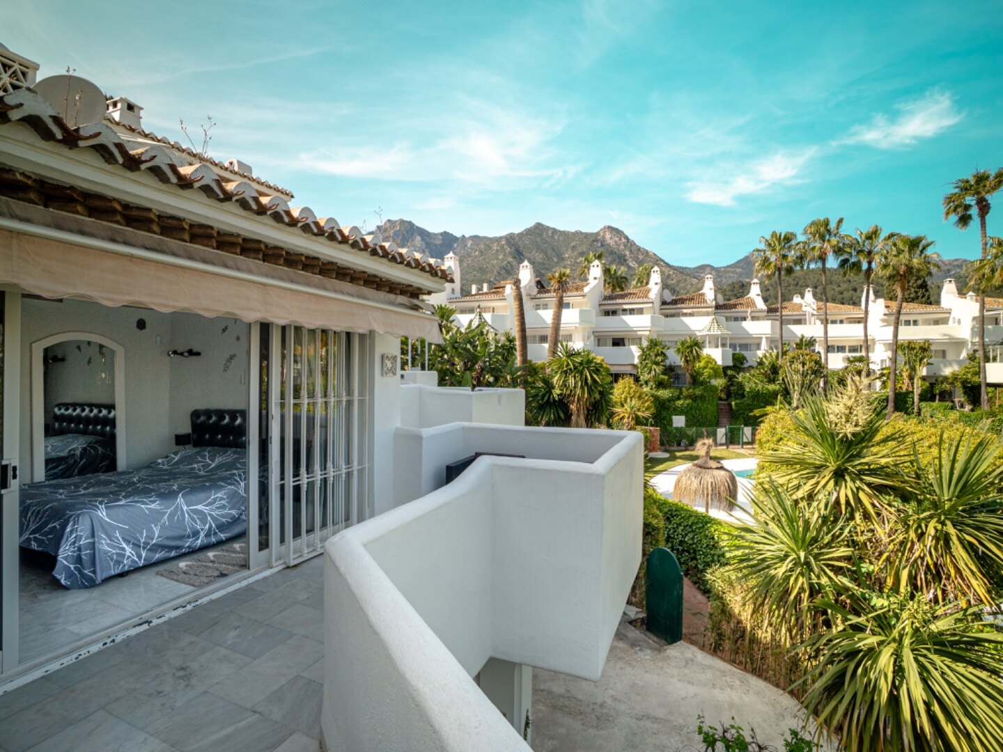 Light, tranquil and welcoming - this townhouse sits elegantly within its leafy Marbella enclave