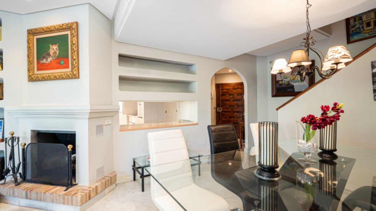 Light, tranquil and welcoming - this townhouse sits elegantly within its leafy Marbella enclave
