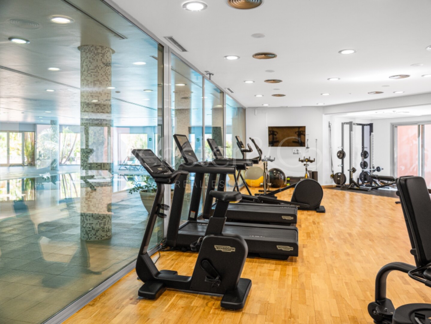 Apartment Mansion Club - Golden Mile Oasis