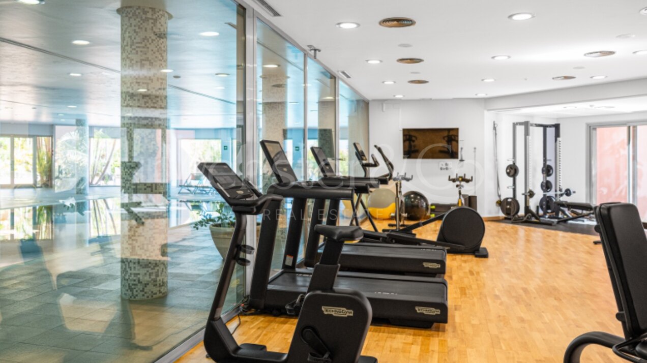 Apartment Mansion Club - Golden Mile Oasis