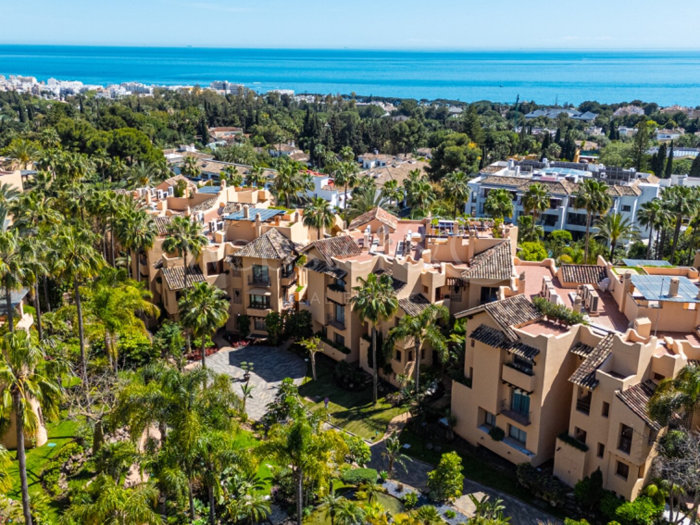 Apartment Mansion Club - Golden Mile Oasis