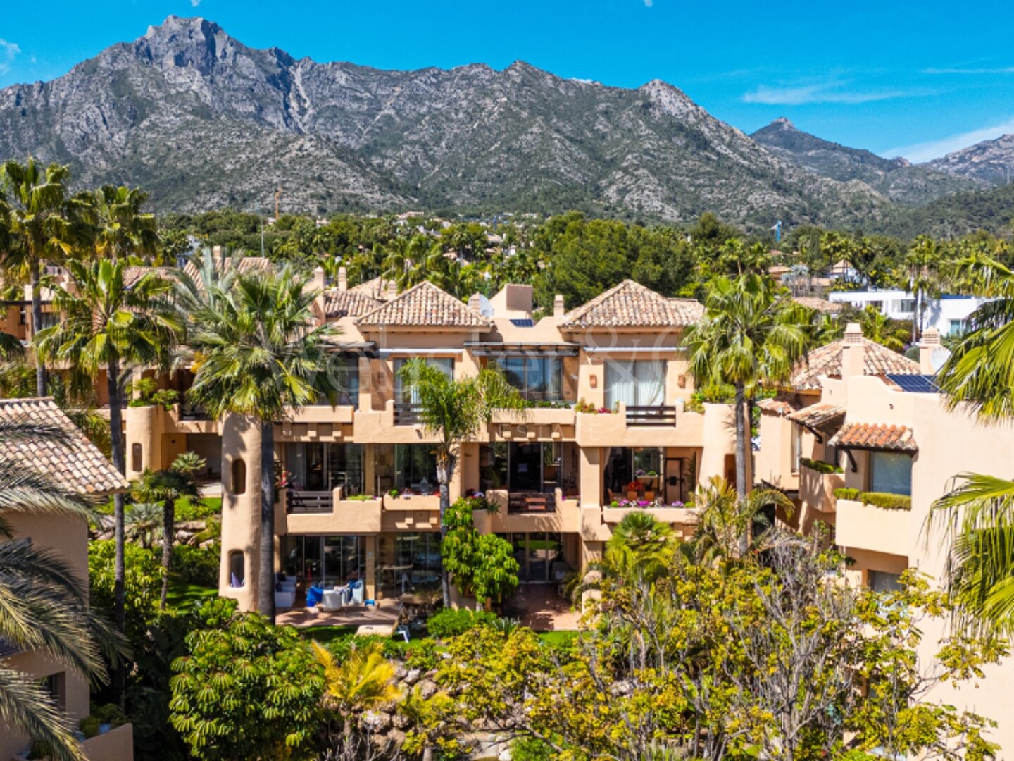 Apartment Mansion Club - Golden Mile Oasis